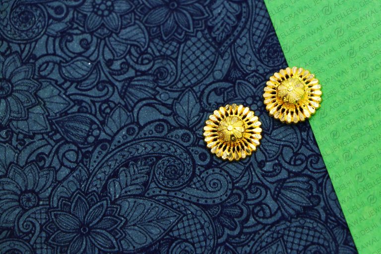 Earrings & Tops