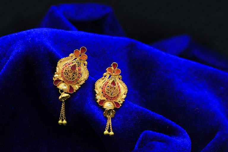 Earrings & Tops